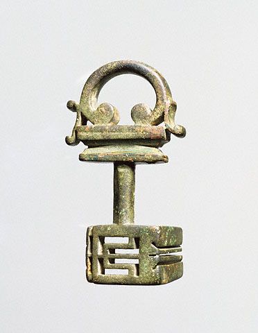  Οι αρχαίοι Αιγύπτιοι βελτίωσαν το σχεδιασμό των κλειδαριών και η χρήση τους διαδόθηκε στην αρχαία Ελλάδα, στην Ρωμαική Αυτοκρατορία, ακόμη και στην Κίνα.